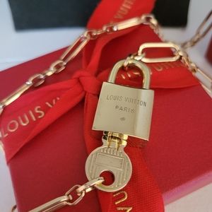 #217 Louis vuitton lock/key set necklace/box/bow